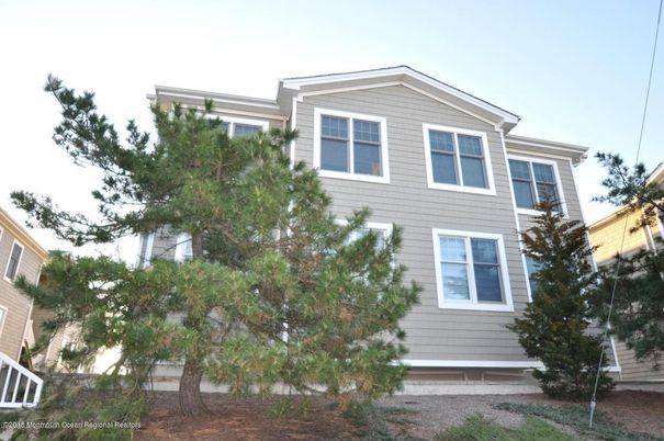Exterior, Facade, American Craftsman