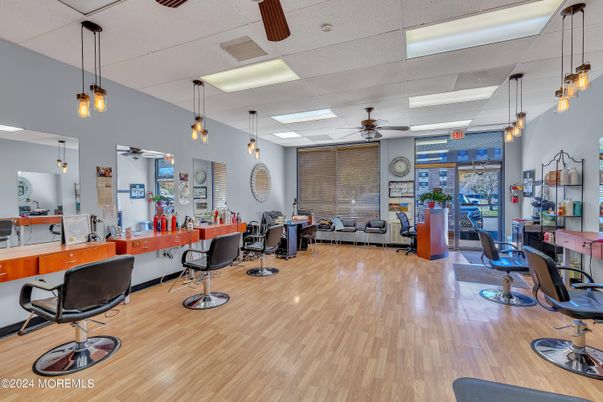 Interior, Pendant Lights, Wood Texture Flooring