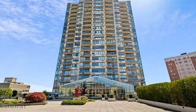 Exterior, Facade, Condo Building