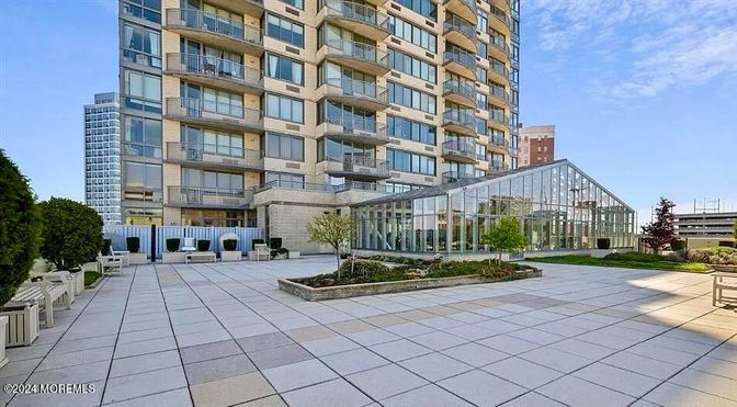 Exterior, Facade, Condo Building
