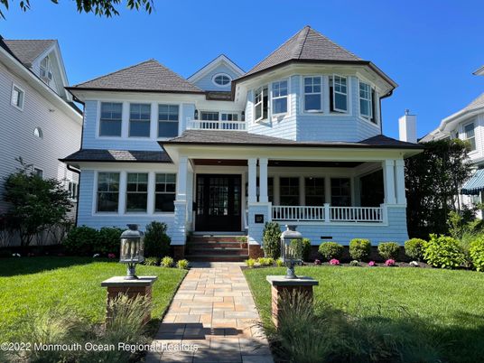 Exterior, Facade, Queen Anne Victorian