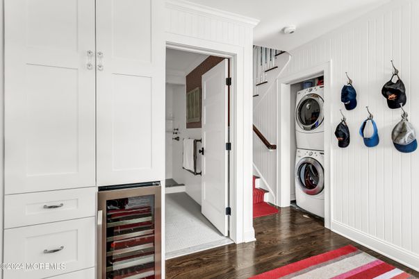 Interior, Utility Closets, Washer, Wood Texture Flooring
