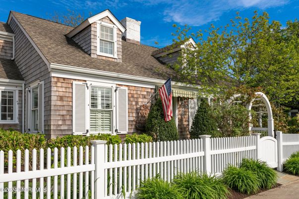 Exterior, Facade, Cape Cod