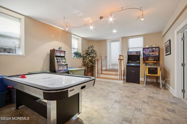 Game Room, Interior