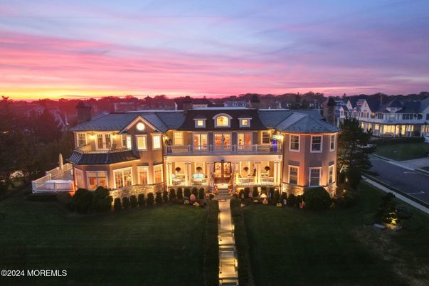 Backyard, Exterior, Facade, Queen Anne Victorian