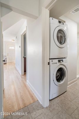 Interior, Utility Closets, Washer, Wood Texture Flooring