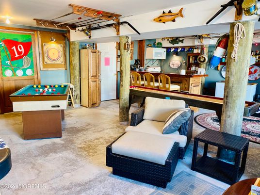 Game Room, Interior