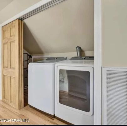 Interior, Washer, Wood Texture Flooring
