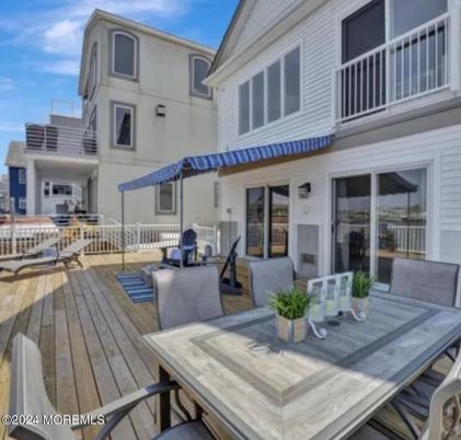 Exterior, Wood Texture Flooring