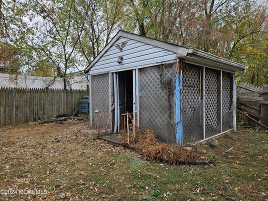 Backyard, Exterior