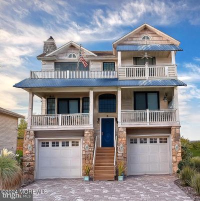 Attached, Exterior, Facade, Queen Anne Victorian