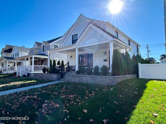 Backyard, Exterior, Facade, Queen Anne Victorian