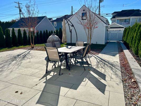 Detached Garage, Exterior