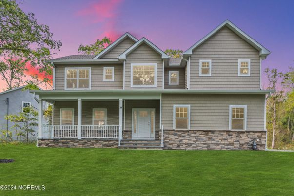 Exterior, Facade, Farmhouse
