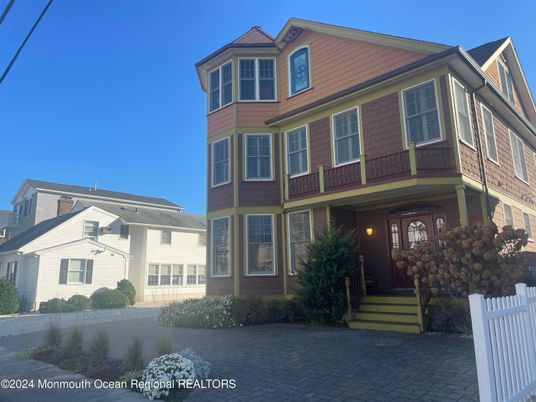 Exterior, Facade, Queen Anne Victorian