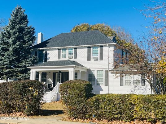 Exterior, Facade, American Foursquare