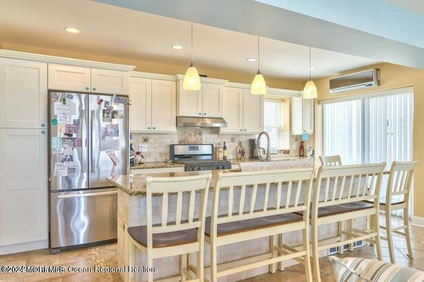 Dining room, Interior, Kitchen, Pendant Lights, Recessed Lighting, Stainless Steel Appliances