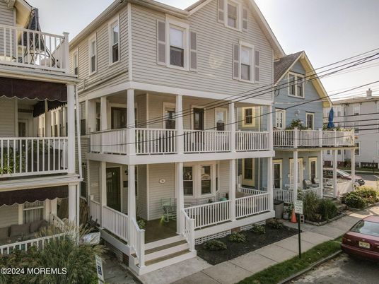 Exterior, Facade, Queen Anne Victorian