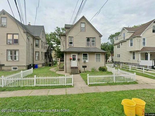 Backyard, Exterior, Facade, Queen Anne Victorian
