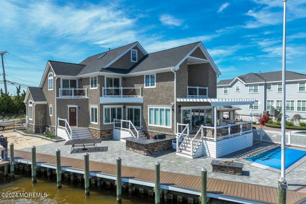 Exterior, Lake, Pool