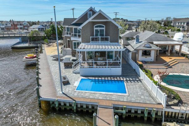 Exterior, Lake, Pool