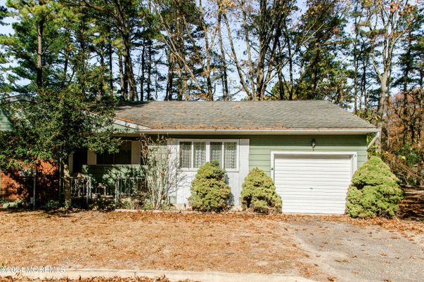Attached, Exterior, Facade, Ranch