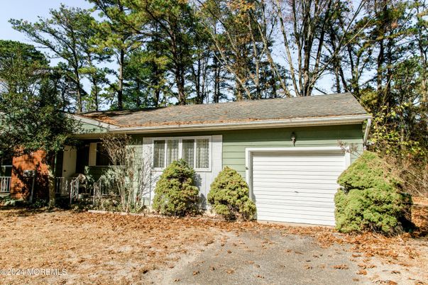 Attached, Exterior, Facade, Ranch