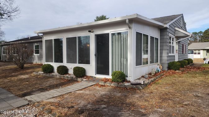 Exterior, Facade, None