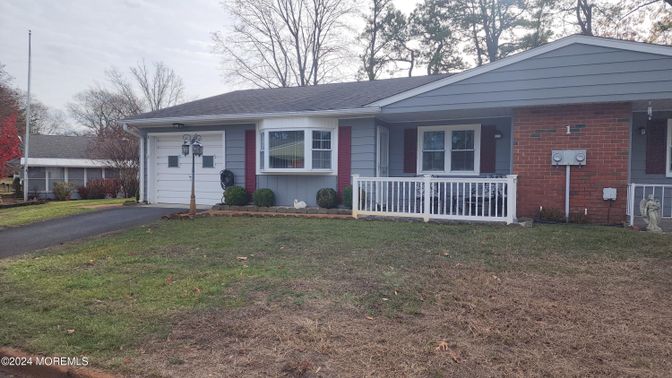 Attached, Exterior, Facade, Brick Facade, Ranch