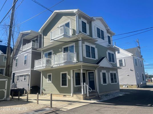 Exterior, Facade, Queen Anne Victorian
