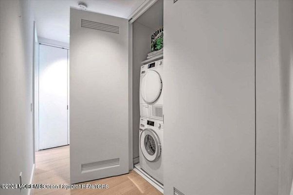 Interior, Utility Closets, Washer, Wood Texture Flooring