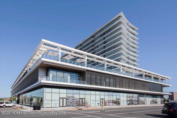 Exterior, Facade, Condo Building