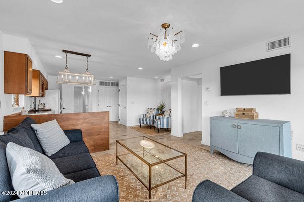 Chandelier, Interior, Kitchen, Living room, Pendant Lights, Recessed Lighting
