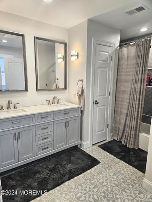Bathroom, Dual Sink Vanities, Interior, Recessed Lighting