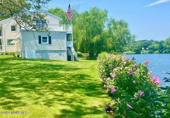 Exterior, Lake