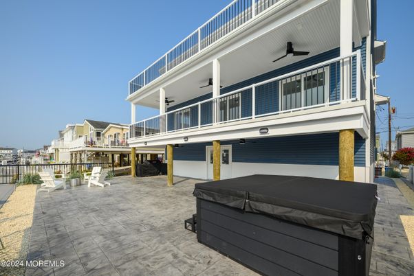 Exterior, Hot Tub