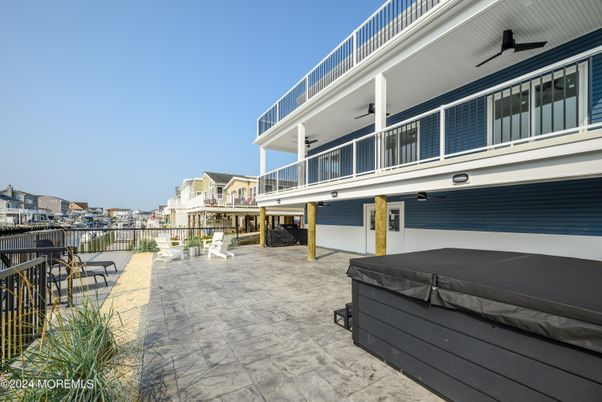 Exterior, Hot Tub