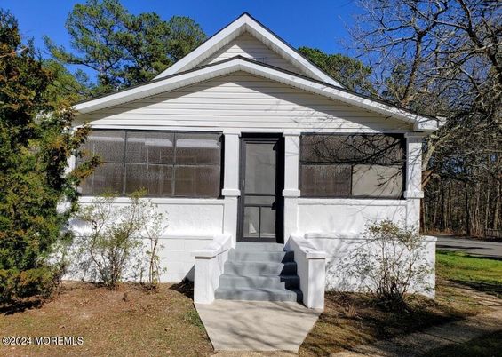 Exterior, Facade, None