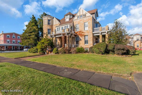 Exterior, Facade, Brick Facade, Rowhouse