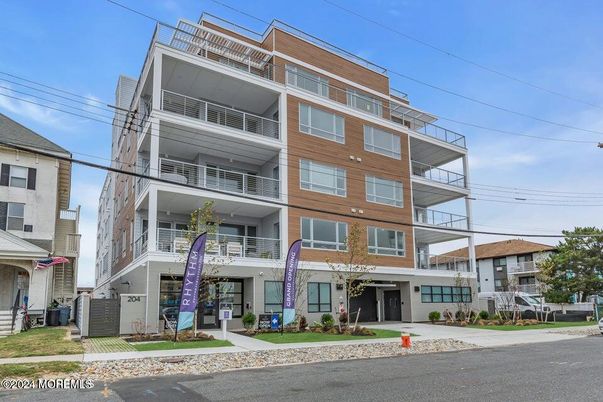 Exterior, Facade, Condo Building