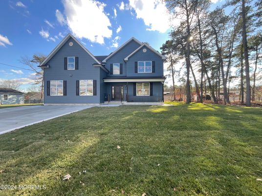 Attached, Exterior, Facade, Farmhouse