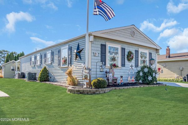 Exterior, Facade, Cape Cod