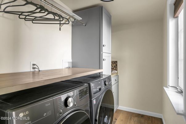 Interior, Washer, Wood Texture Flooring