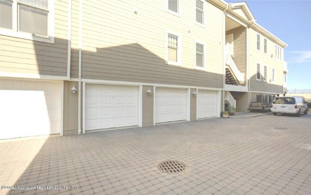 Attached, Exterior, Facade, Rowhouse