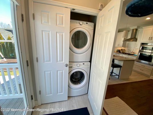 Interior, Utility Closets, Washer, Wood Texture Flooring