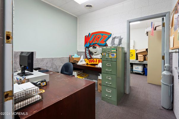 Home Office, Interior