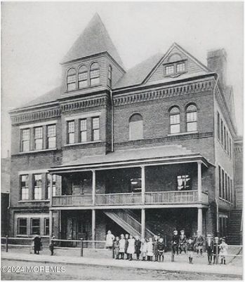 Exterior, Facade, Brick Facade, Queen Anne Victorian