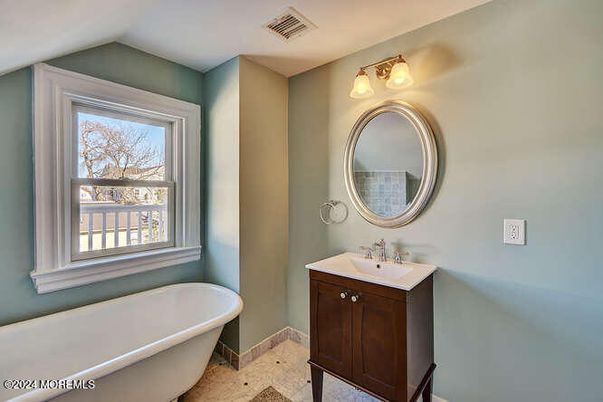 Bathroom, Free Standing Baths, Interior