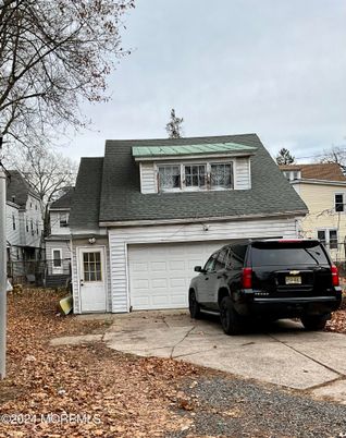 Attached, Exterior, Facade, Cape Cod