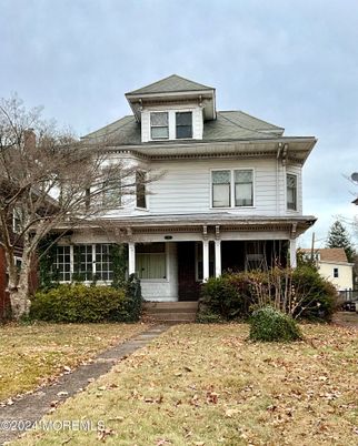Exterior, Facade, American Foursquare